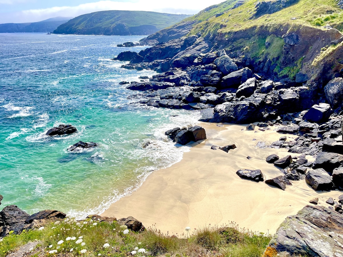 Versteckter Strand in der Nähe von Cot Valley