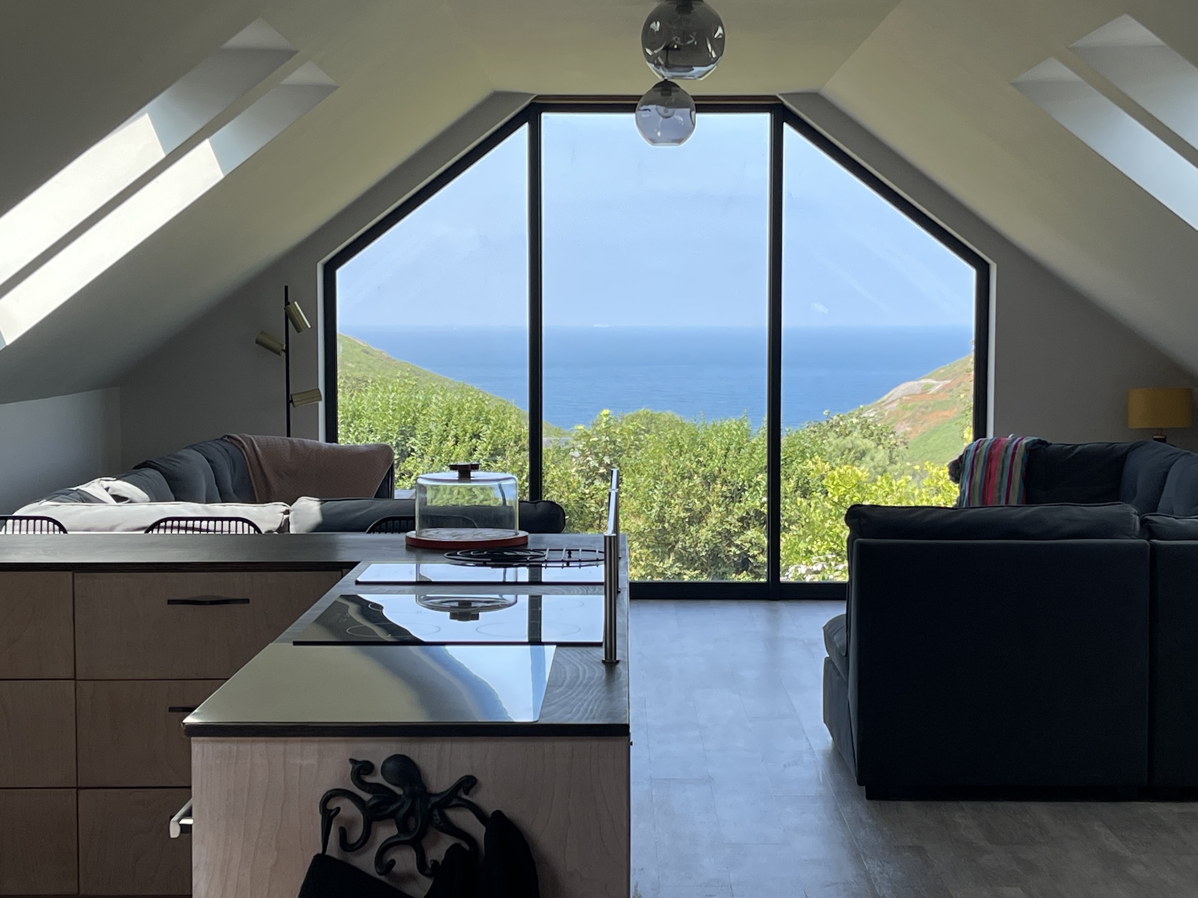Kitchen-diner with sea views at The Hideaway